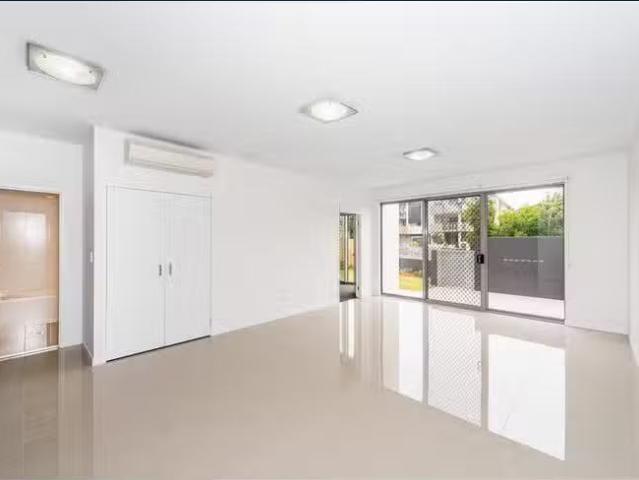 Deal! 1/28 Skew Street, Sherwood, QLD 4075