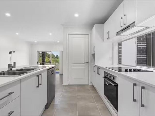 Cheap 12 Mc Gillivray Street, Farley Townhouse for rent Liste.