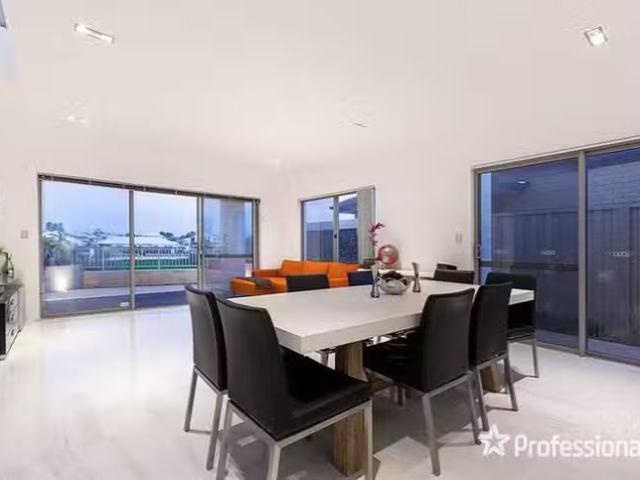 Rental! 12 October Road, Spearwood, WA 6163
