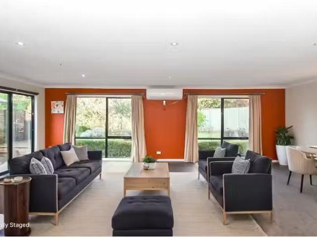 Nice 12 Alkira Way, Orange House for rent Listed by Belle Pro.