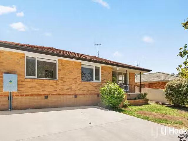 For Rent! 12 Cassidy Street, Queanbeyan West, NSW 2620