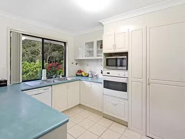 Unique 12 Eudonia Court, Elanora, QLD 4221