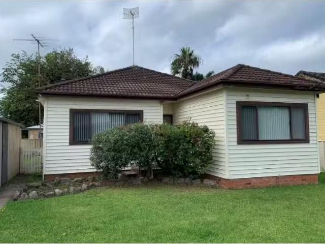 Cozy 12 Edyth Street, Corrimal House for rent Listed by Krist.