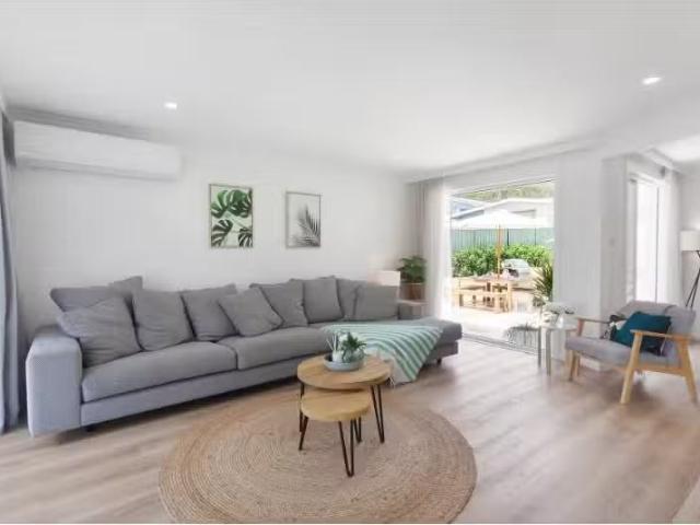 Charming 12 Joan Street, Forresters Beach House for rent List.
