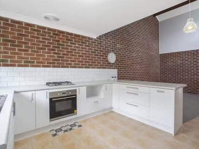 Deal! 1/2 Lipton Close, Woodrising, NSW 2284