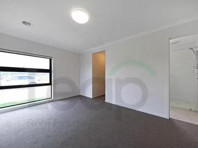 For Rent! 12 Solitaire Way, Wallan, VIC 3756
