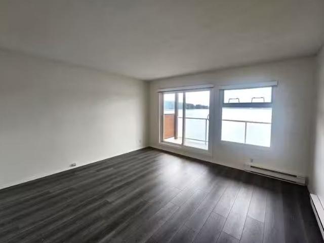 Deal! 12 1986 Glenidle Road 12 Glenidle Road 1 #12