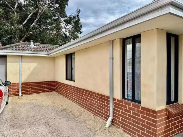 Deal! 12C Mountain View, Kelmscott, WA 6111