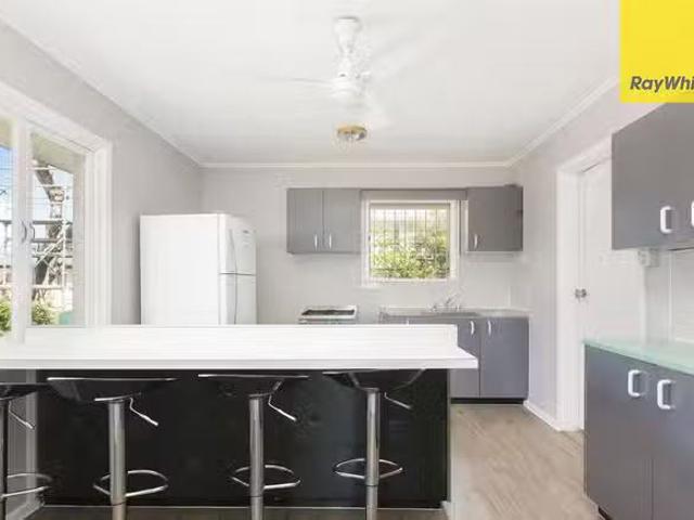For Rent! 131 Wecker Road, Mansfield, QLD 4122