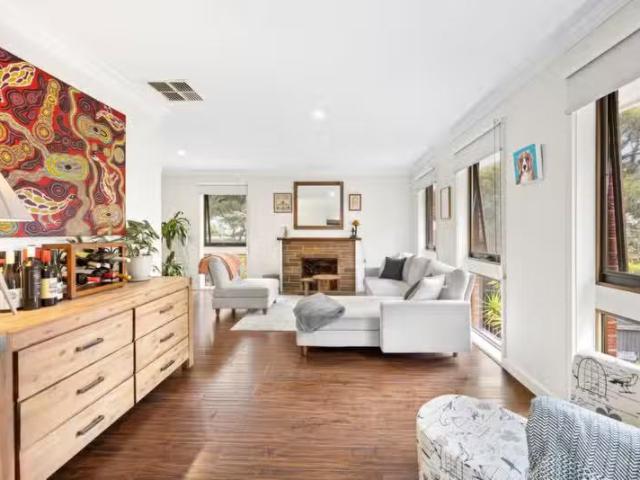 Charming 1/31 Oaktree Road, Croydon North VIC 3136 House For.