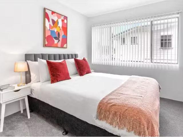 Just in! 1/31 Qualtrough Street, Woolloongabba Apartment for r.