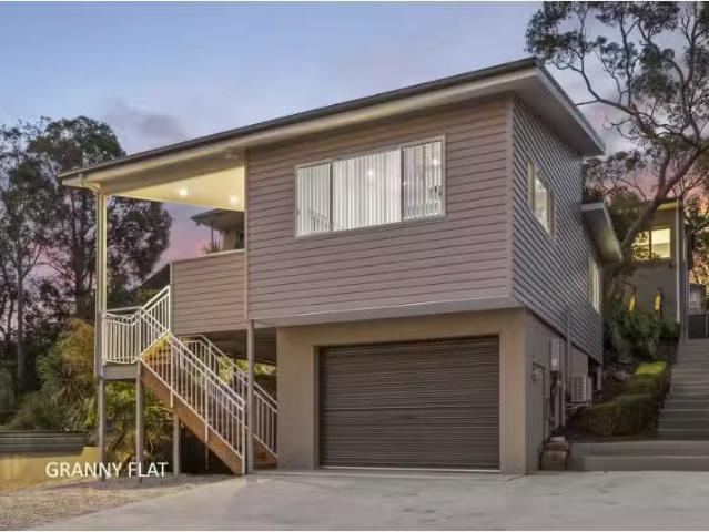 Just in! 1/32 Heather Street, Wheeler Heights House for rent.