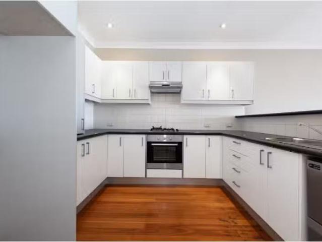 Cozy 132a Hubert Street, Lilyfield Townhouse for rent Listed.