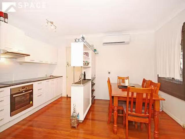 Just in! 1/35 Addison Street, Red Hill, QLD 4059