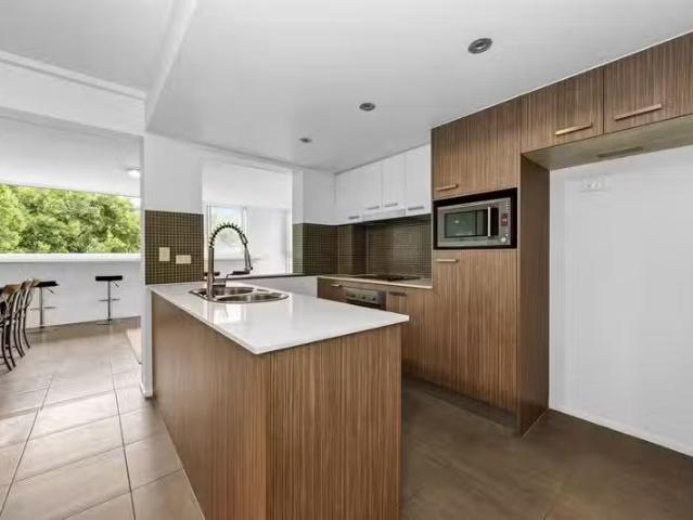 Nice 1/372 Wynnum Road, NORMAN PARK, QLD 4170 Unit for Rent