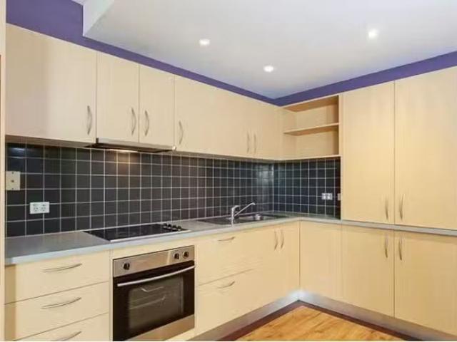Just in! 1/387 Cavendish Road, Coorparoo, QLD 4151