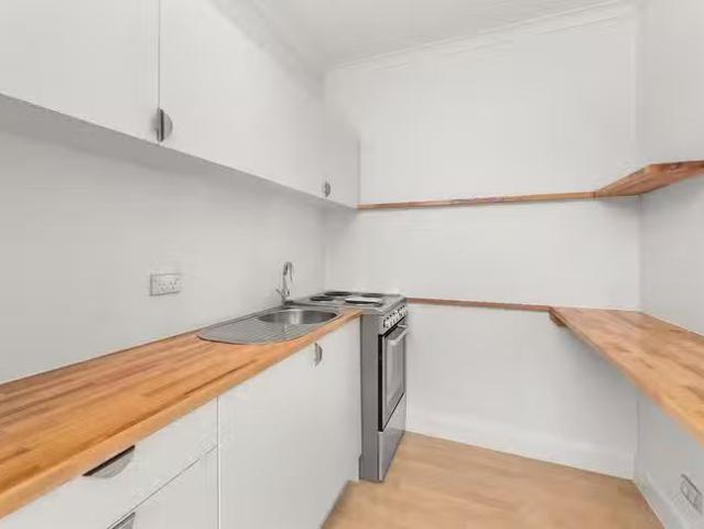 Unique 13/8 Davison Street, Crestwood, NSW 2620