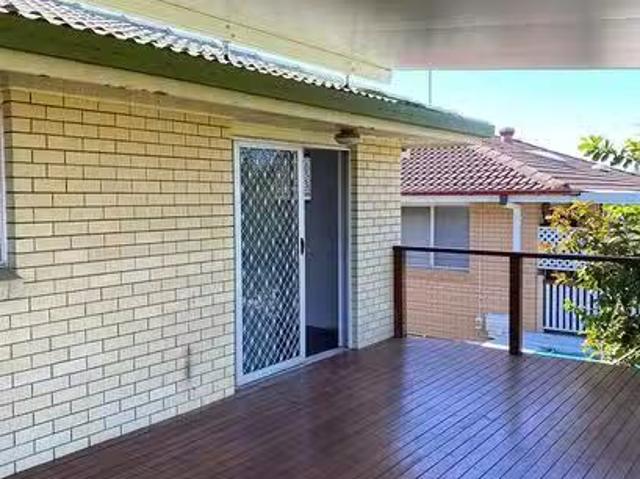 Deal! 13 Morialta Street, Mansfield, QLD 4122