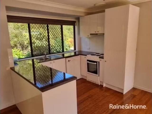 Unique 13 Amy Street, BUNDANOON House for rent Listed by Aliy.