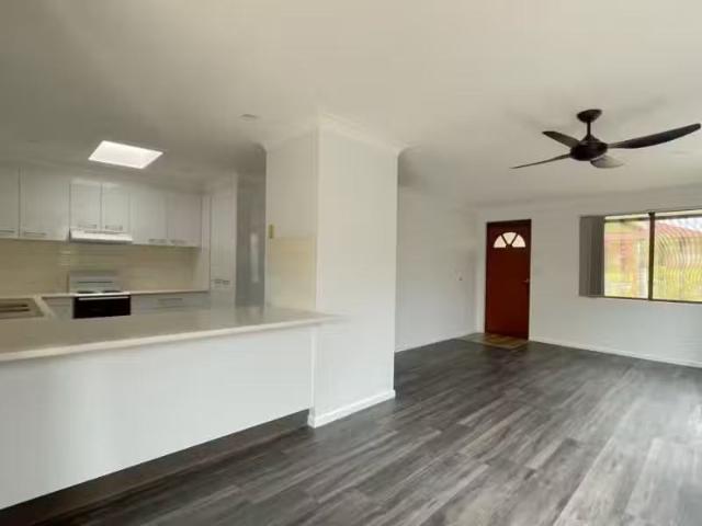 Deal! 1/3 Anna Kristina Circuit, BOAMBEE EAST Apartment for re.