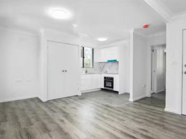 Cozy 13 Roebuck Crescent, WILLMOT House for rent Listed by Ta.