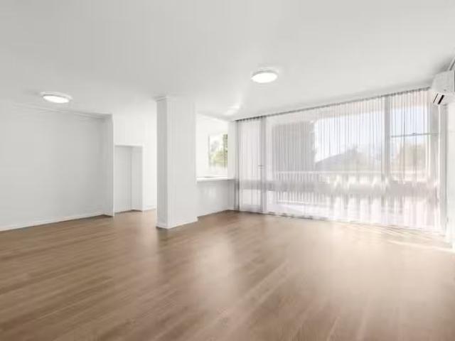 Deal! 1.2/46 Lansell Road, Toorak VIC 3142