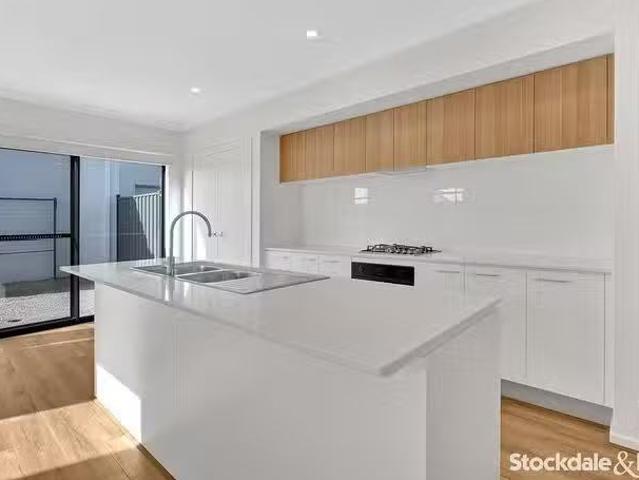 For Rent! 1 Craycroft Road, Truganina, VIC 3029