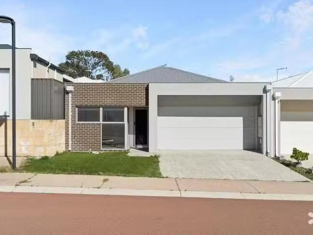 Rental! 1 Botanical Place, Kardinya, WA 6163