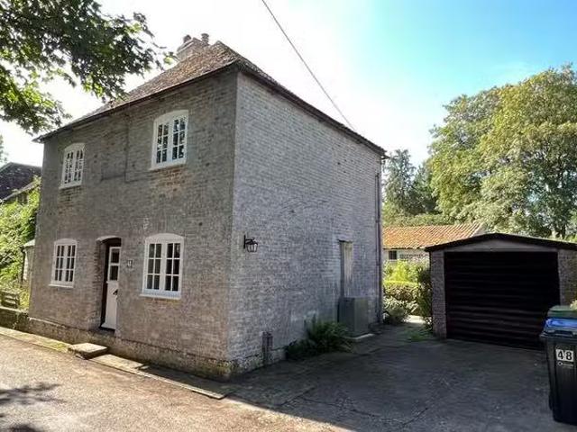 Just in! 1 BA 3 bedroom cottage for rent in Upton Lovell, Warm.