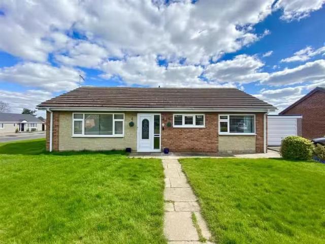 Cheap 1 BA 3 bedroom detached bungalow for rent in All Hallowe.