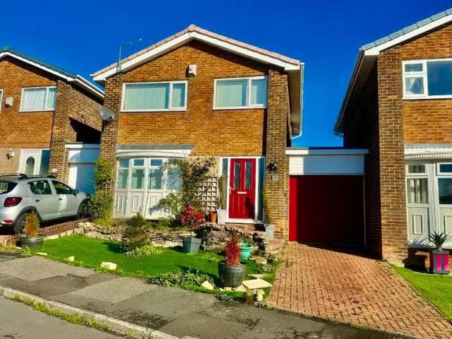 Cozy 1 BA 3 bedroom detached house for rent in Broom Hall Driv.
