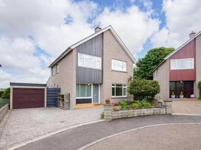 Deal! 1 BA 3 bedroom detached house for rent in Craigshannoch.