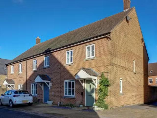 New 1 BA 3 bedroom end of terrace house for rent in Alner Road.