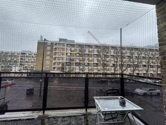 Nice 1 BA 3 bedroom flat for rent in Cambridge Heath Road, Lon.