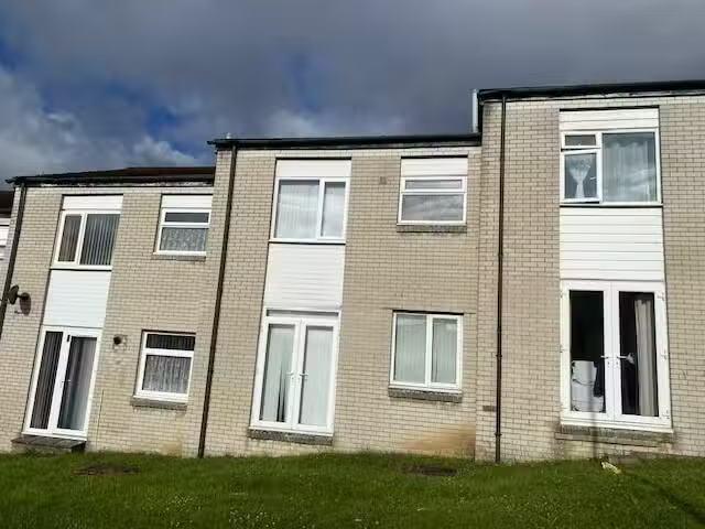 Cheap 1 BA 3 bedroom house for rent in Awel Mor, Llanedeyrn, C.