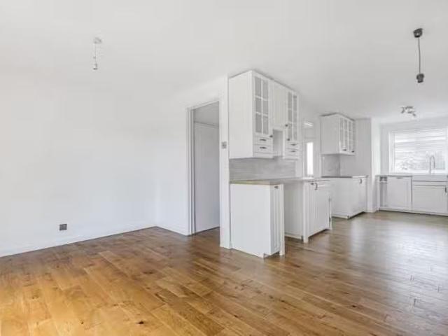 Cheap 1 BA 3 bedroom house for rent in Southlands Road, Bromle.