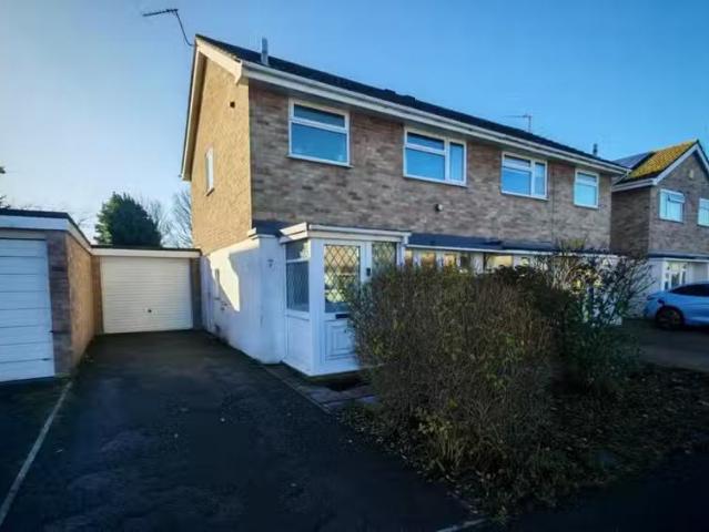 For Rent! 1 BA 3 bedroom house for rent in Vicarage Close, Wor.