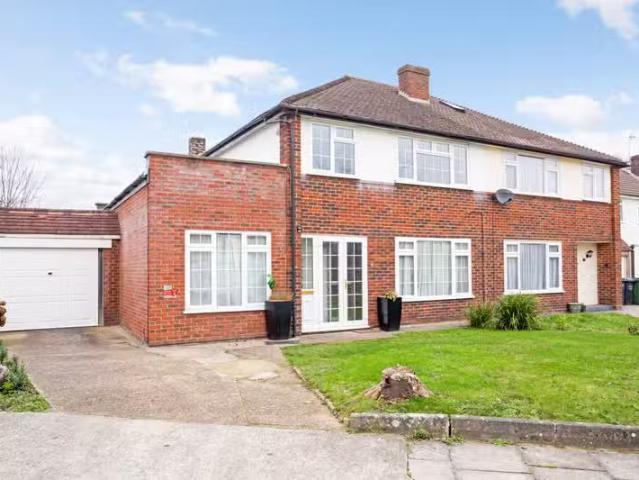 Just in! 1 BA 3 bedroom property to let in Grenville Close, Su.