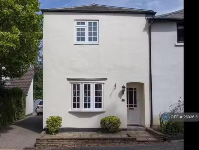 New 1 BA 3 bedroom semi detached house for rent in Clarendon C.