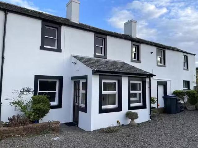 Deal! 1 BA 3 bedroom semi detached house for rent in Bank Cott.