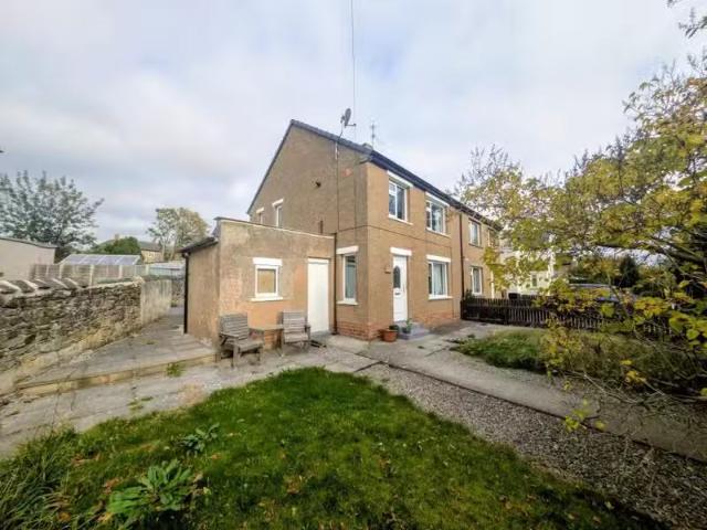 Deal! 1 BA 3 bedroom semi detached house for rent in Green Lan.