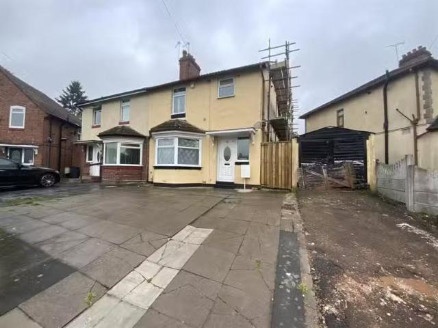 Rental! 1 BA 3 bedroom semi detached house for rent in Greenfi.