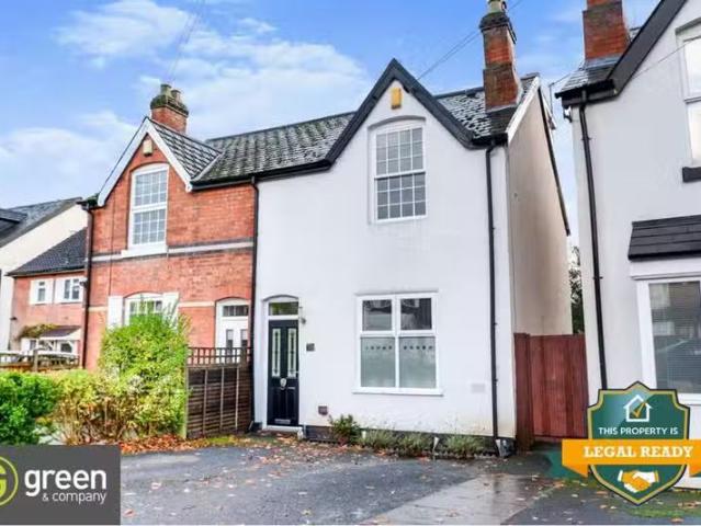 Cozy 1 BA 3 bedroom semi detached house for rent in Lichfield.