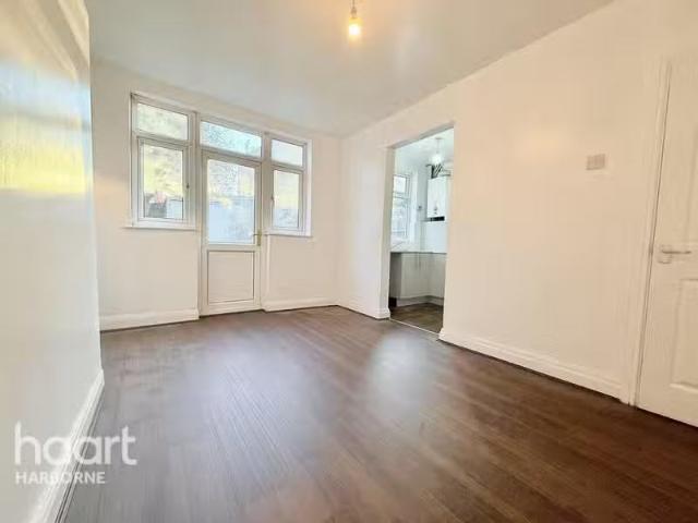 For Rent! 1 BA 3 bedroom semi detached house for rent in Norma.