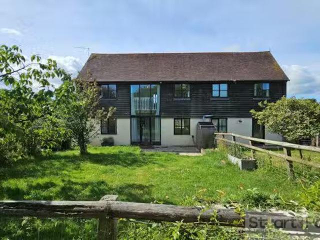 Cozy 1 BA 3 bedroom semi detached house for rent in Streat lan.
