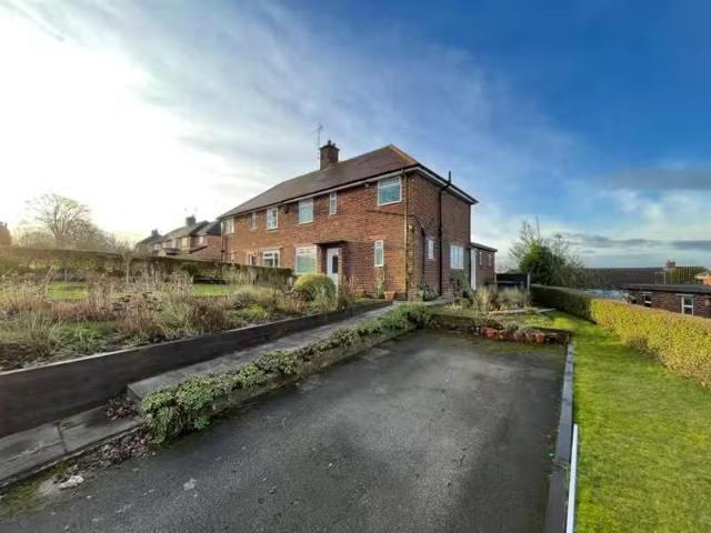 Cozy 1 BA 3 bedroom semi detached house for rent in Rowlands V.