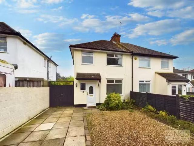 Rental! 1 BA 3 bedroom semi detached house for rent in Radlett.