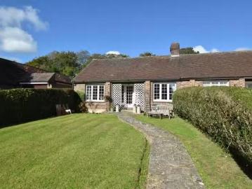 Charming 1 BA 3 bedroom terraced bungalow for rent in Wayside.