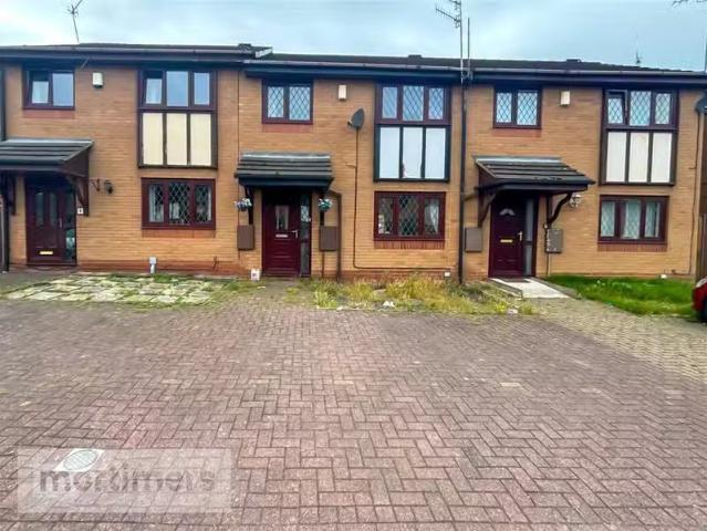 Nice 1 BA 3 bedroom terraced house for rent in New Wellington.