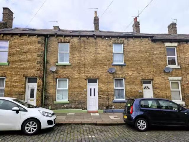 For Rent! 1 BA 3 bedroom terraced house for rent in Oswald Str.